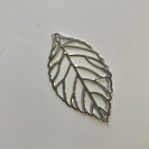 VINTAGE SILVER LEAF 🍁 PENDANT